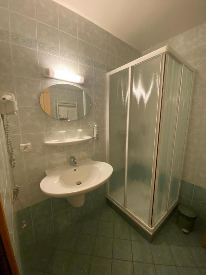 Le Schuss Hotell Châtel Eksteriør bilde
