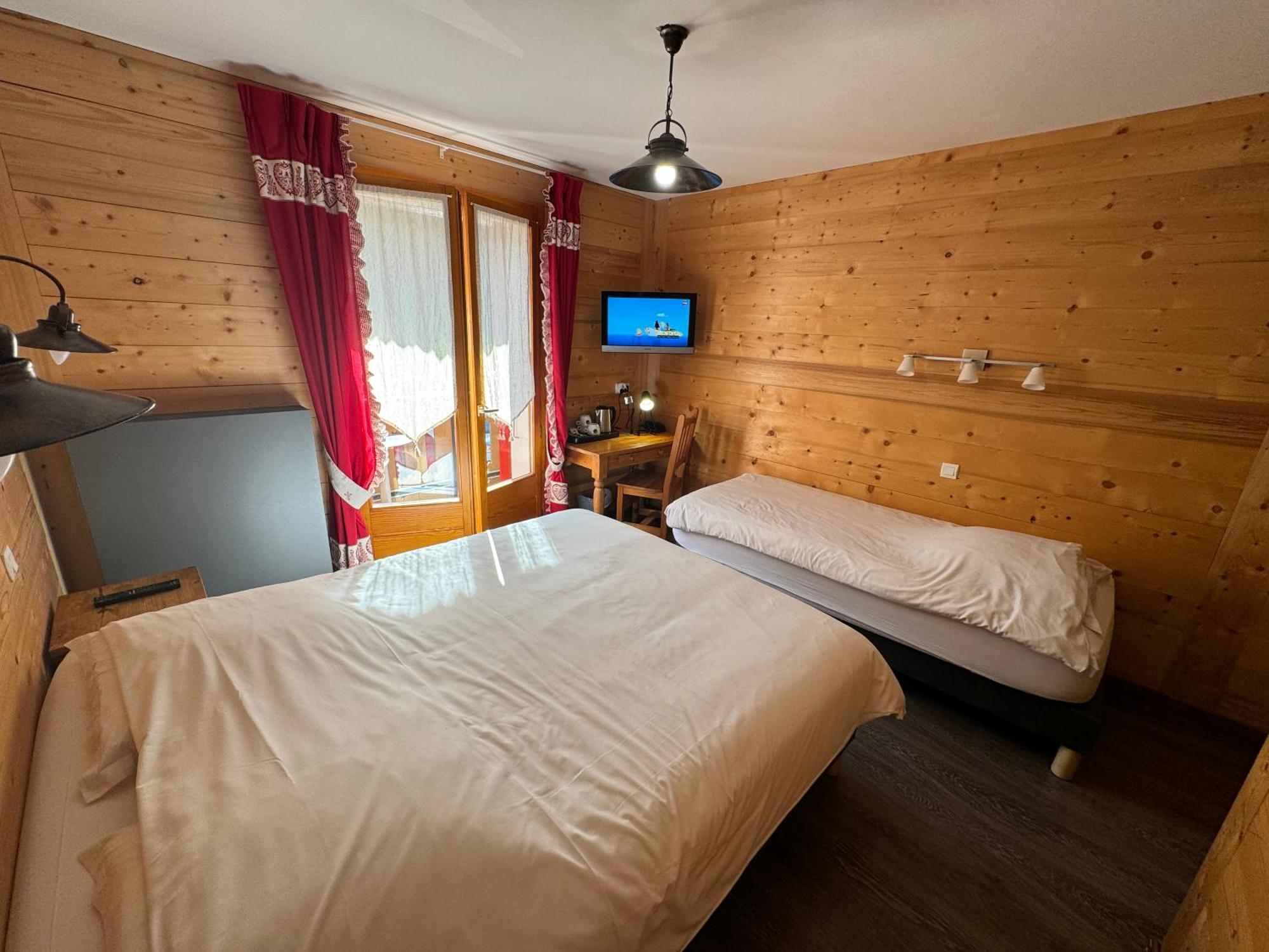 Le Schuss Hotell Châtel Eksteriør bilde