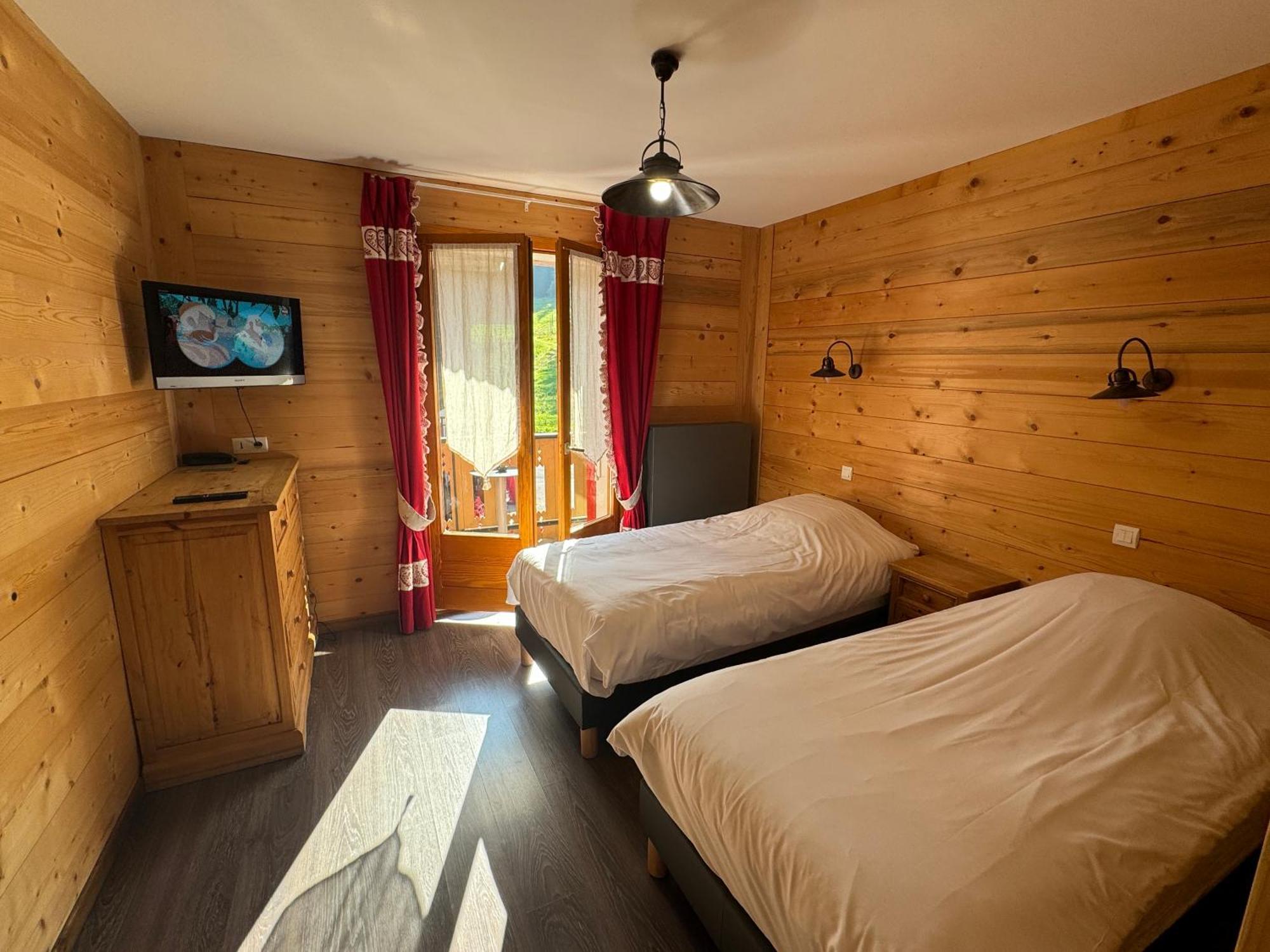 Le Schuss Hotell Châtel Eksteriør bilde