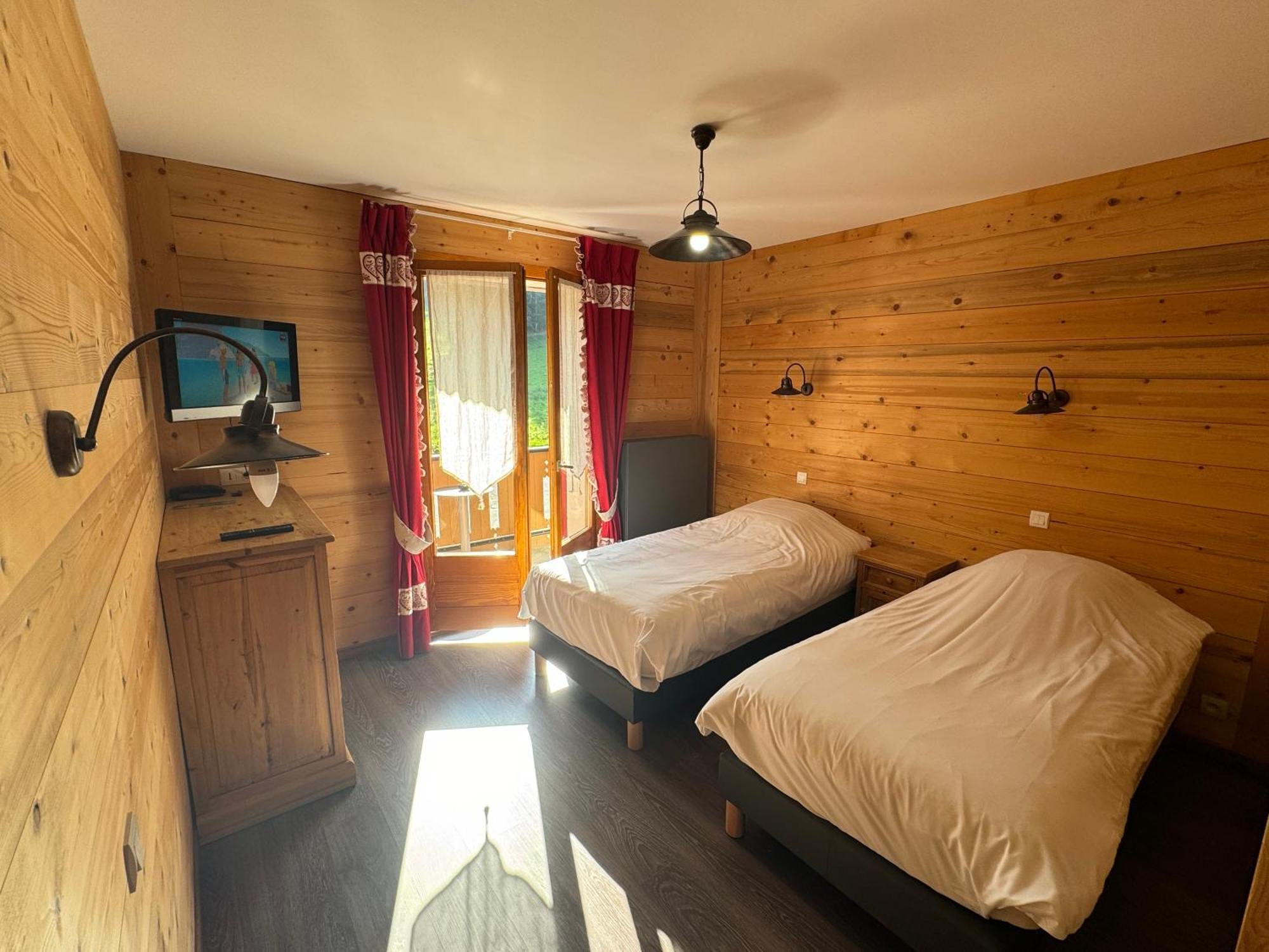 Le Schuss Hotell Châtel Eksteriør bilde